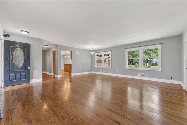 203 S Titus Avenue, Excelsior Springs, MO 64024