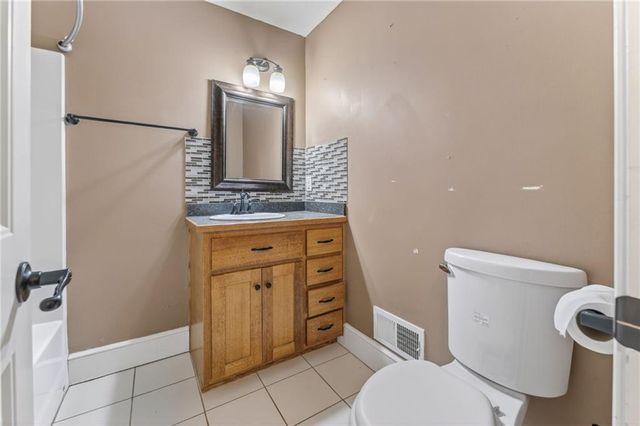 203 S Titus Avenue, Excelsior Springs, MO 64024