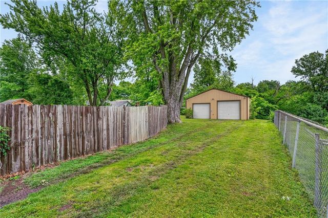 203 S Titus Avenue, Excelsior Springs, MO 64024