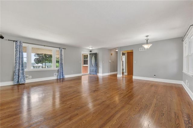 203 S Titus Avenue, Excelsior Springs, MO 64024