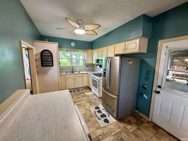 394 E 300 S Road, Princeton, IN 47670