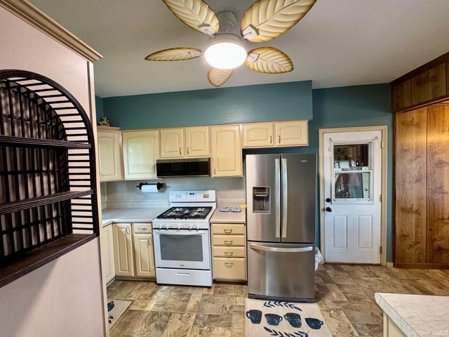 394 E 300 S Road, Princeton, IN 47670