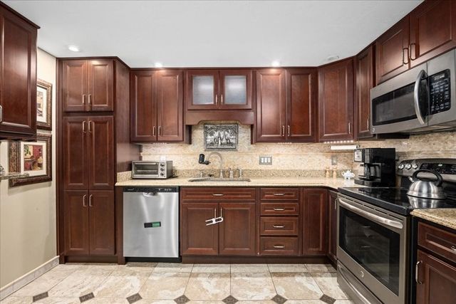 155 Hamilton St 3, Worcester, MA 01604