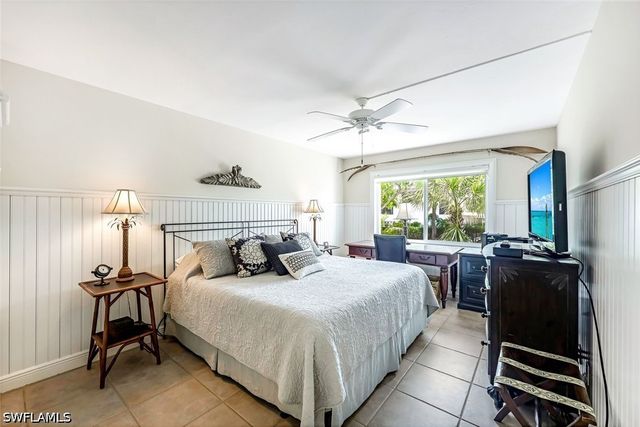 2216 Gulf Shore BLVD N R3, Naples, FL 34102