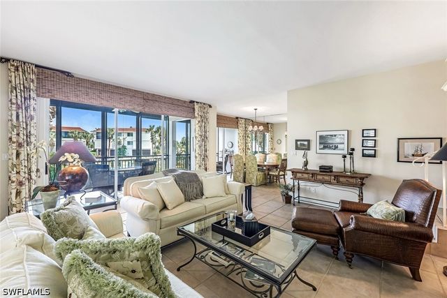 2216 Gulf Shore BLVD N R3, Naples, FL 34102