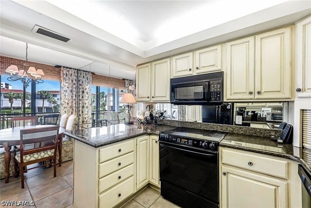 2216 Gulf Shore BLVD N R3, Naples, FL 34102