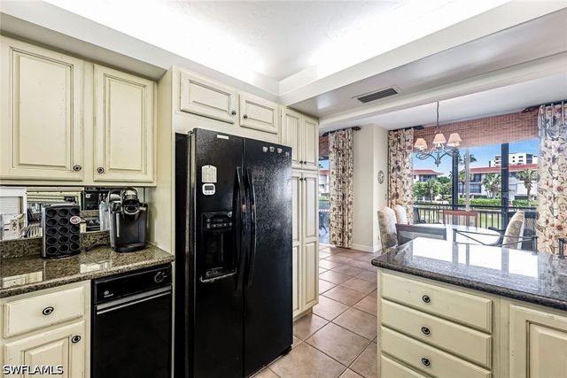 2216 Gulf Shore BLVD N R3, Naples, FL 34102