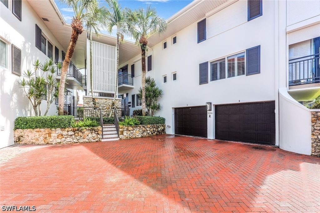 2216 Gulf Shore BLVD N R3, Naples, FL 34102