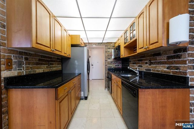 200 Winston Drive 401, Cliffside Park, NJ 07010