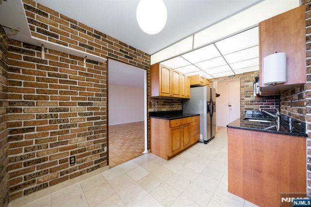 200 Winston Drive 401, Cliffside Park, NJ 07010