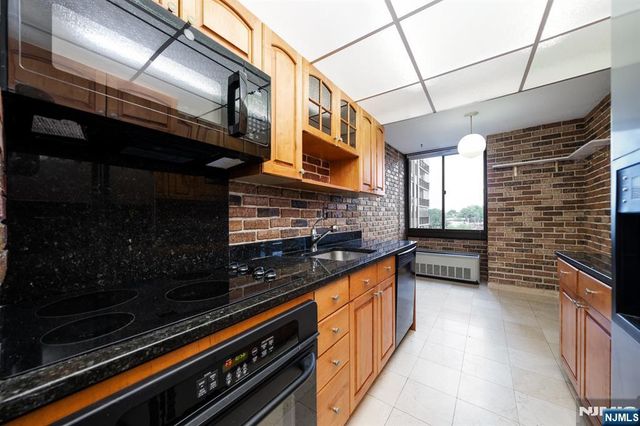 200 Winston Drive 401, Cliffside Park, NJ 07010