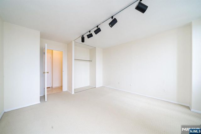 200 Winston Drive 401, Cliffside Park, NJ 07010