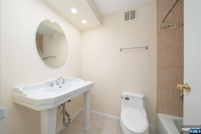 200 Winston Drive 401, Cliffside Park, NJ 07010