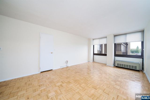 200 Winston Drive 401, Cliffside Park, NJ 07010