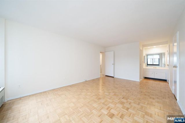 200 Winston Drive 401, Cliffside Park, NJ 07010
