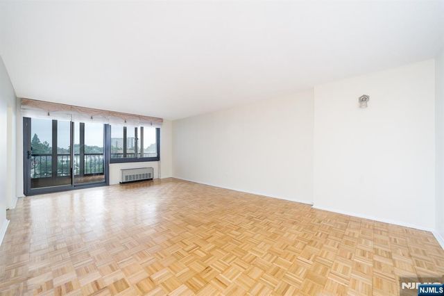 200 Winston Drive 401, Cliffside Park, NJ 07010