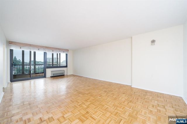 200 Winston Drive 401, Cliffside Park, NJ 07010