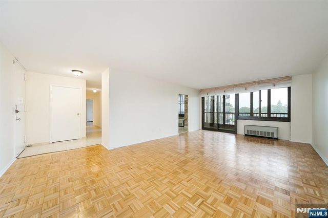 200 Winston Drive 401, Cliffside Park, NJ 07010