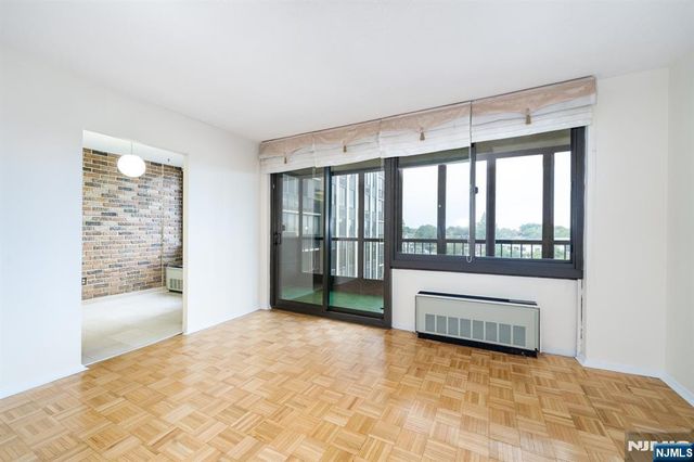 200 Winston Drive 401, Cliffside Park, NJ 07010