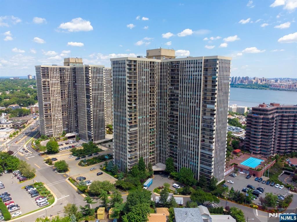 200 Winston Drive 401, Cliffside Park, NJ 07010