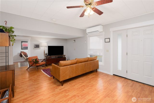 1031 W Glenwood St, Port Angeles, WA 98363