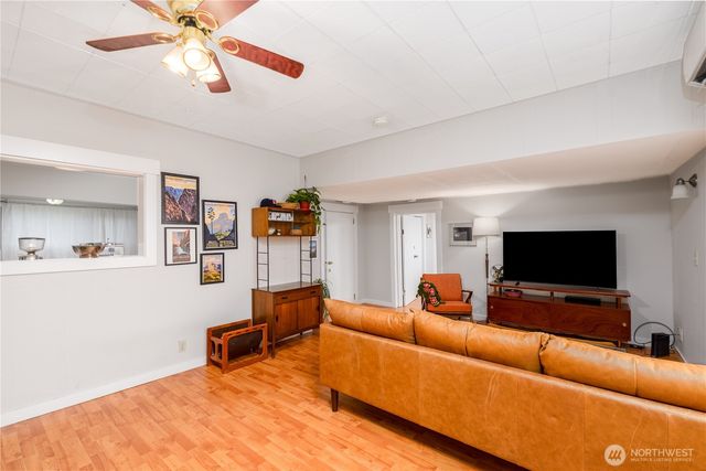 1031 W Glenwood St, Port Angeles, WA 98363