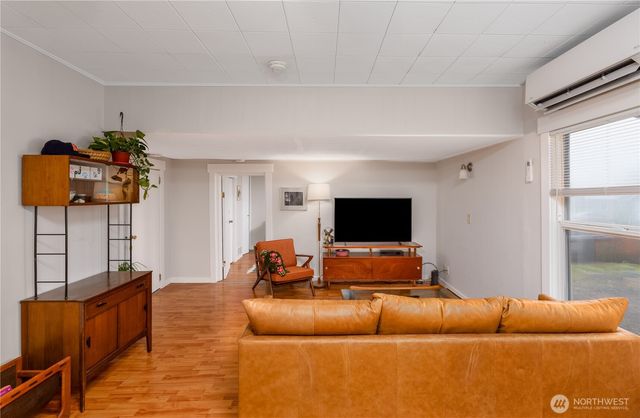 1031 W Glenwood St, Port Angeles, WA 98363