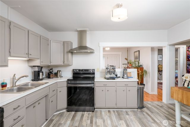 1031 W Glenwood St, Port Angeles, WA 98363