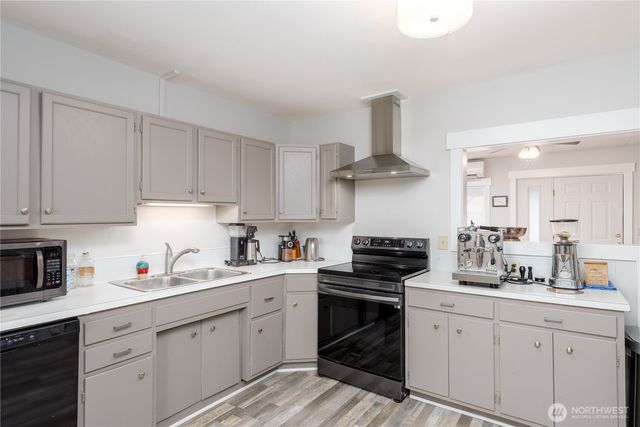 1031 W Glenwood St, Port Angeles, WA 98363