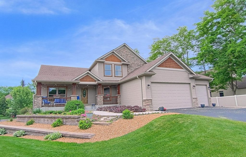 600 Topaz Lane, Hudson, WI 54016