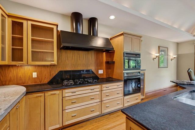5021 Prairie Rose Court, Middleton, WI 53562
