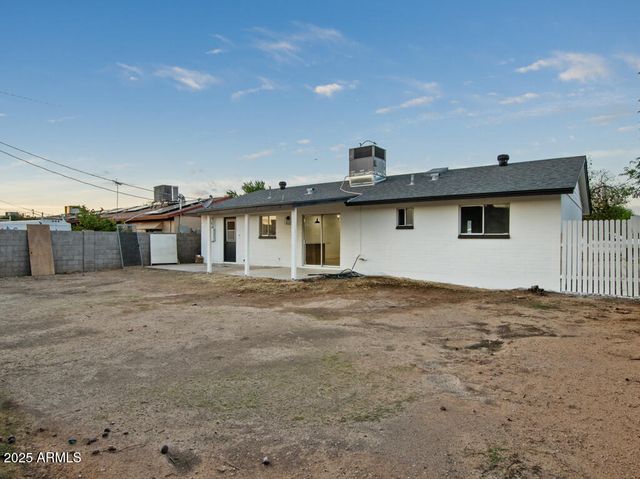 925 E 7TH Drive, Mesa, AZ 85204