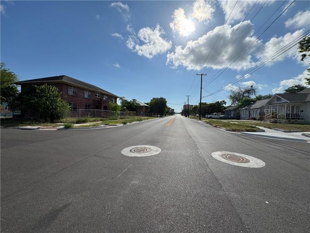 910 Elizabeth St, Corpus Christi, TX 78404