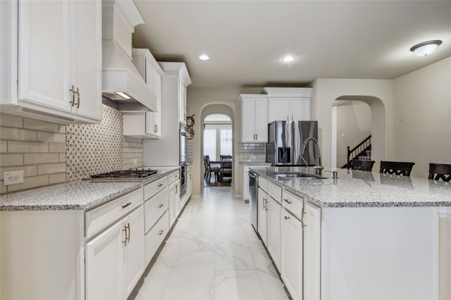921 Viburnum Drive, Fort Worth, TX 76131