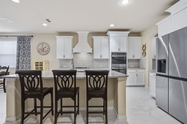 921 Viburnum Drive, Fort Worth, TX 76131