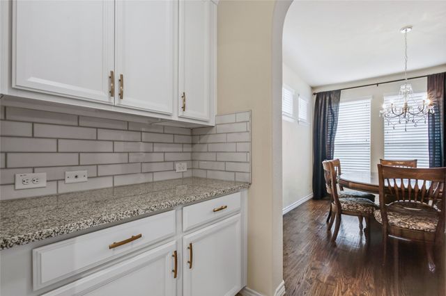 921 Viburnum Drive, Fort Worth, TX 76131