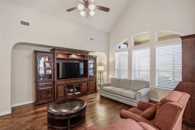 921 Viburnum Drive, Fort Worth, TX 76131