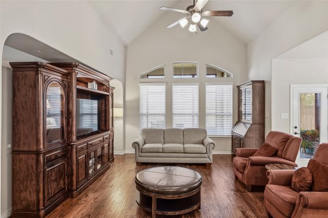 921 Viburnum Drive, Fort Worth, TX 76131