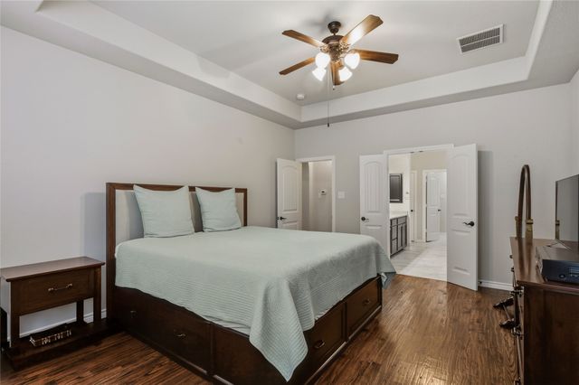 921 Viburnum Drive, Fort Worth, TX 76131