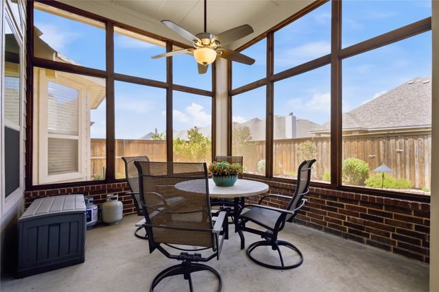 921 Viburnum Drive, Fort Worth, TX 76131