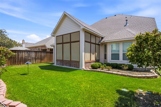 921 Viburnum Drive, Fort Worth, TX 76131