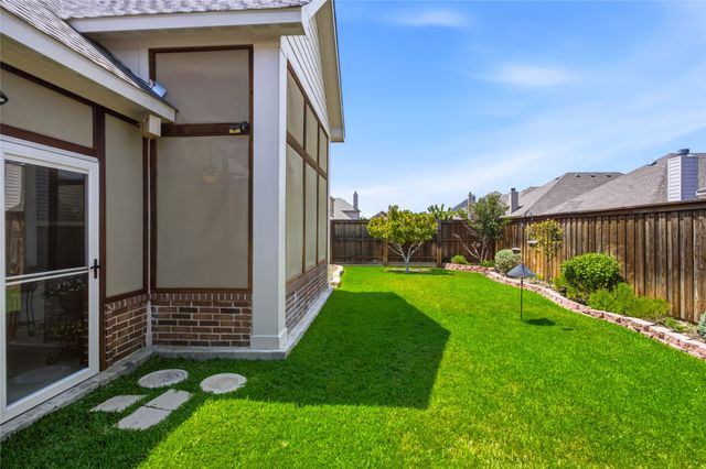 921 Viburnum Drive, Fort Worth, TX 76131