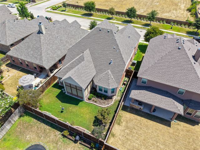 921 Viburnum Drive, Fort Worth, TX 76131