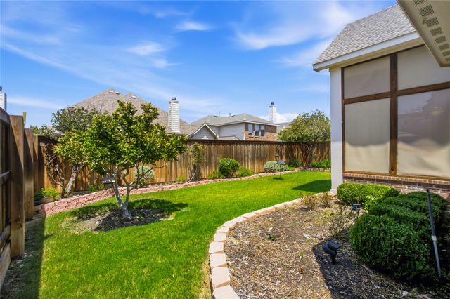 921 Viburnum Drive, Fort Worth, TX 76131