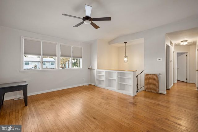 53 JOBS LN, Williamstown, NJ 08094