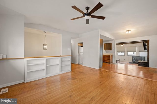 53 JOBS LN, Williamstown, NJ 08094