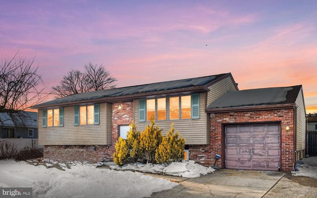 53 JOBS LN, Williamstown, NJ 08094