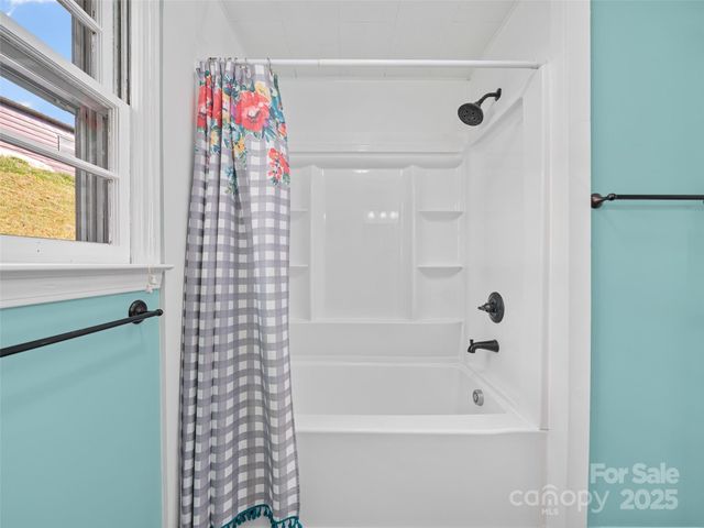 287 Newdale Church Road, Burnsville, NC 28714