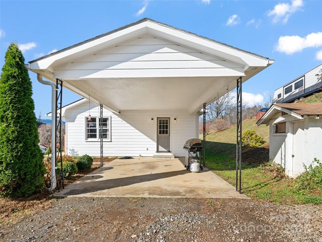 287 Newdale Church Road, Burnsville, NC 28714