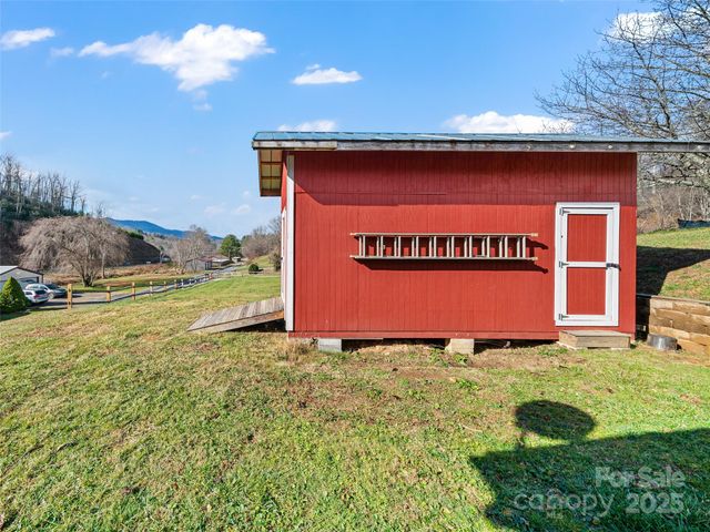 287 Newdale Church Road, Burnsville, NC 28714